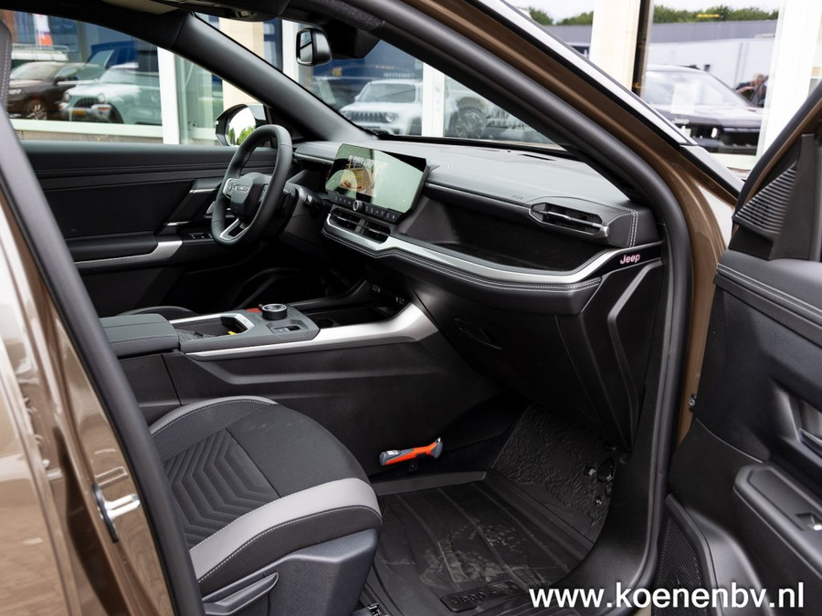Jeep Compass 1.2 E-Hybrid Autom. First Edition CONVENIENCE PACK / TWO TONE