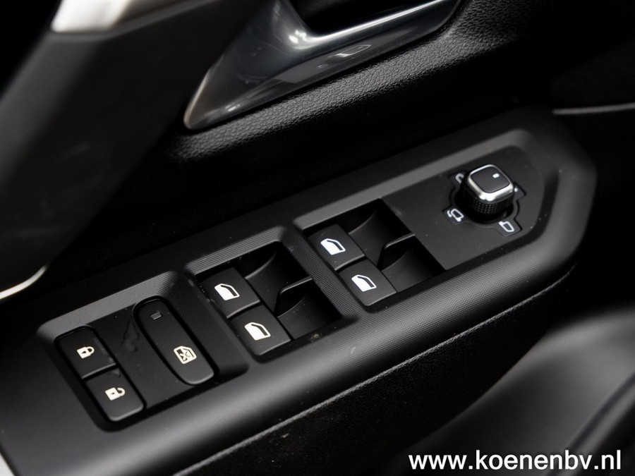 Jeep Compass 1.2 E-Hybrid Autom. First Edition CONVENIENCE PACK / TWO TONE