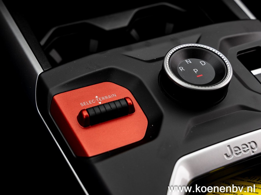 Jeep Compass 1.2 E-Hybrid Autom. First Edition CONVENIENCE PACK / TWO TONE
