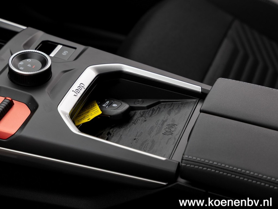 Jeep Compass 1.2 E-Hybrid Autom. First Edition CONVENIENCE PACK / TWO TONE