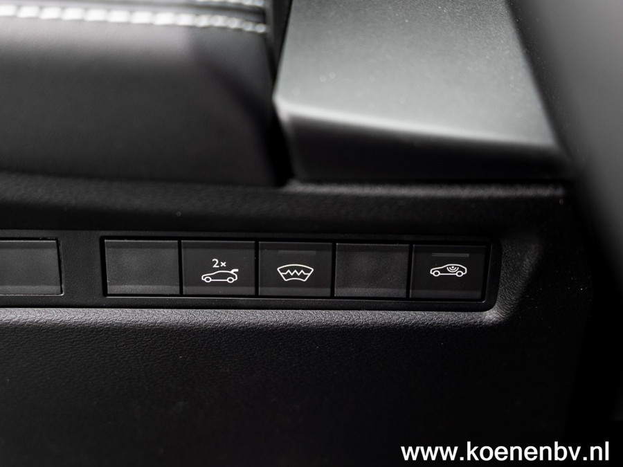 Jeep Compass 1.2 E-Hybrid Autom. First Edition CONVENIENCE PACK / TWO TONE