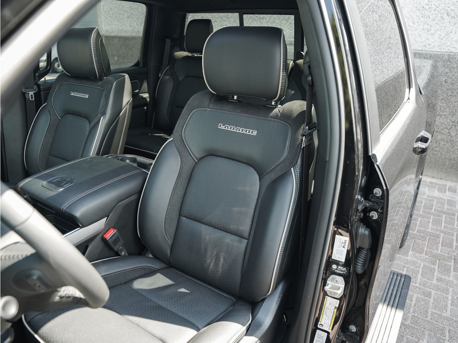 Dodge RAM 1500 5.7L V8 Laramie Night 4x4 CrewCab