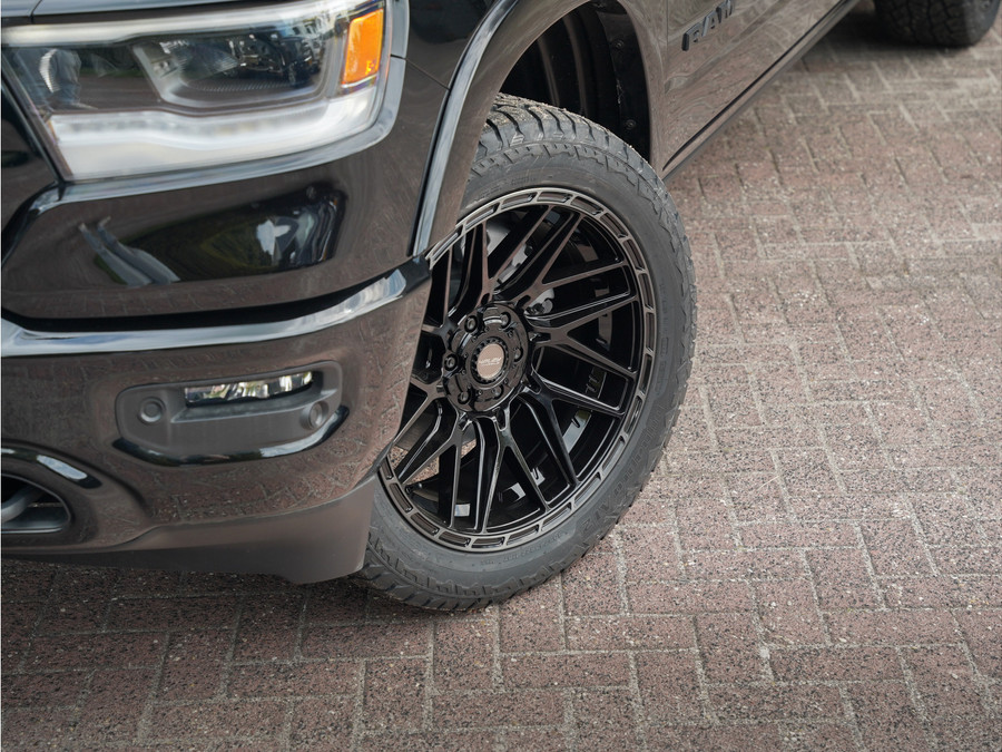 Dodge RAM 1500 5.7L V8 Laramie Night 4x4 CrewCab