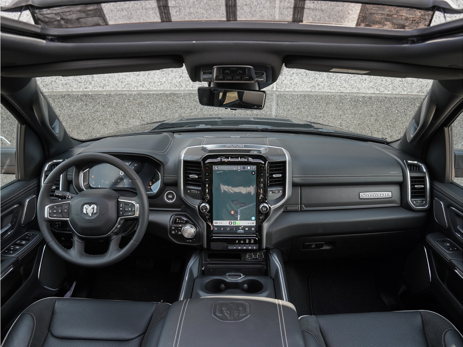 Dodge RAM 1500 5.7L V8 Laramie Night 4x4 CrewCab