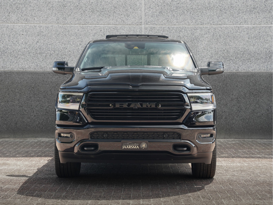 Dodge RAM 1500 5.7L V8 Laramie Night 4x4 CrewCab