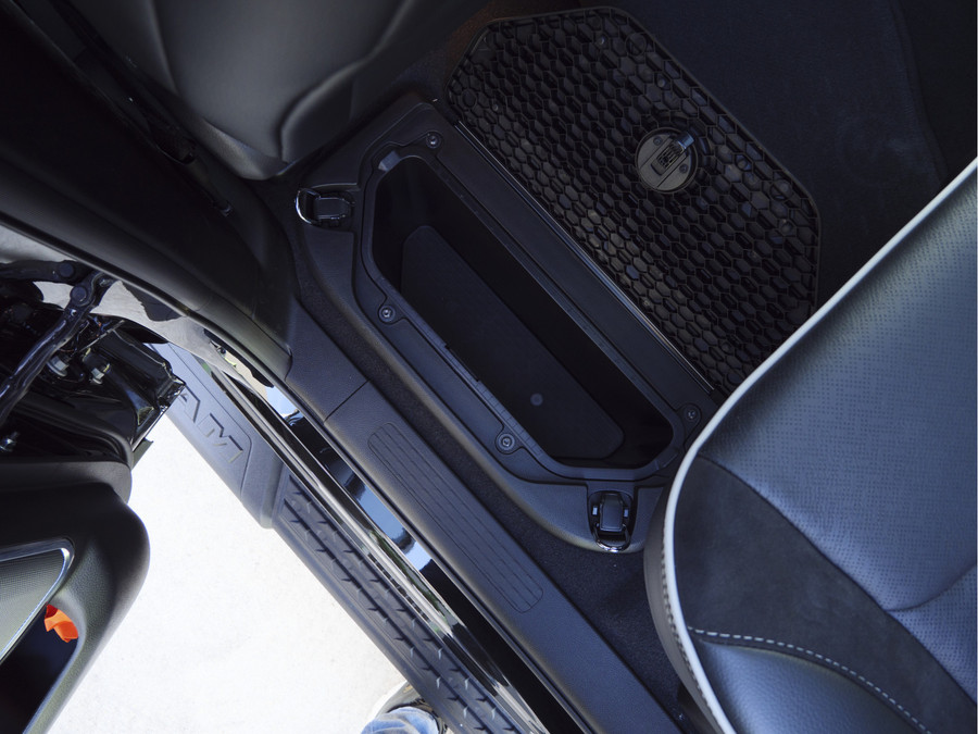 Dodge Ram 1500 | Laramie | Night | 3.0L I6 Hurricane | 4X4 |