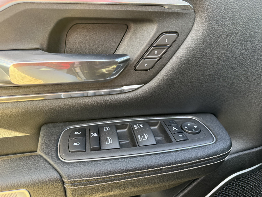 Dodge Ram 1500 Laramie Sport