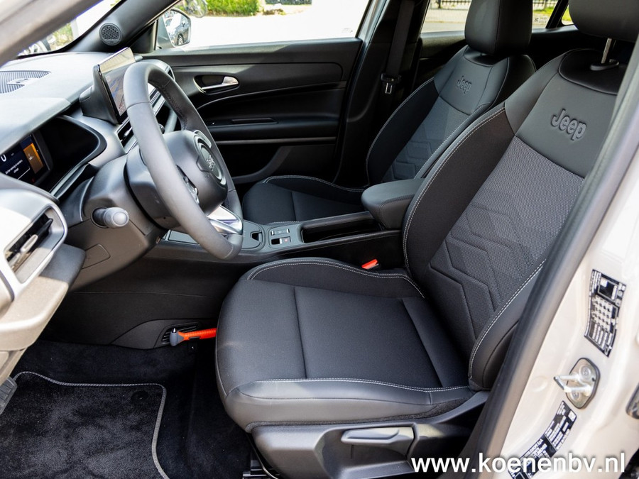 Jeep Avenger 1.2 e-Hybrid Black Edition PANO / TREKHAAK / JBL Sound