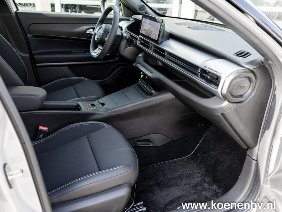 Jeep Avenger 1.2 e-Hybrid Black Edition PANO / TREKHAAK / JBL Sound
