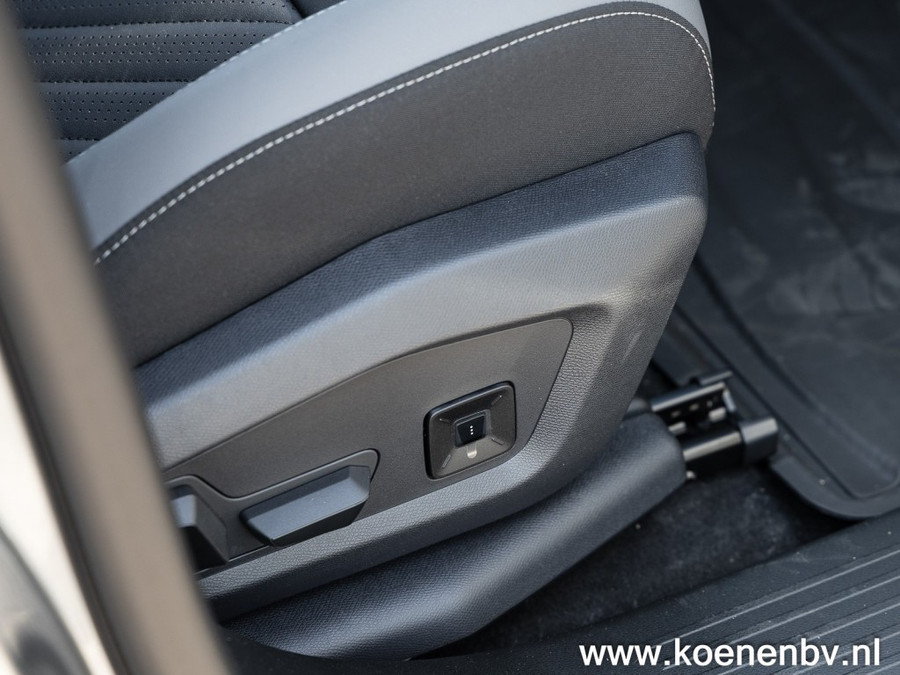 Jeep Compass 1.6 E-Hybrid Plug-In Hybrid First Edition PANO / FULL Options