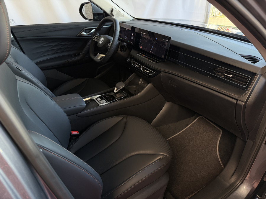 MG MG HS PHEV 1.5 TGDI LUXURY PHEV PLUG-IN HYBRIDE | LEER | 272PK NIEUWE AUTO | >1.000 KM TOTAAL BEREIK | 360° CAM