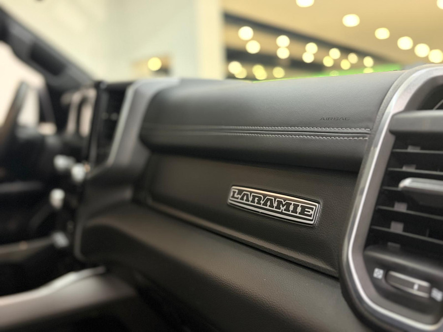 Ram 1500 5.7 V8 4x4 Laramie Night