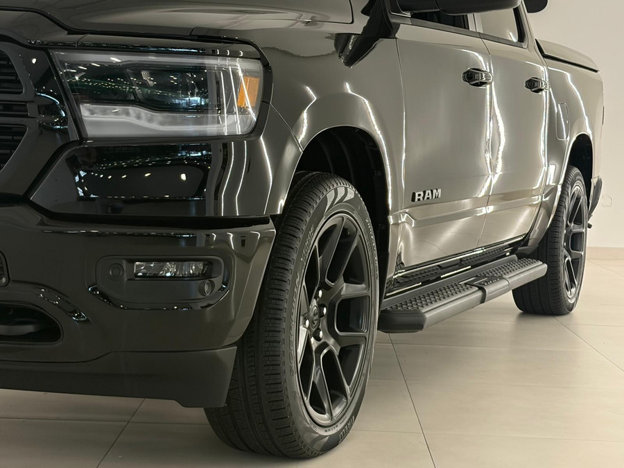 Ram 1500 5.7 V8 4x4 Laramie Night