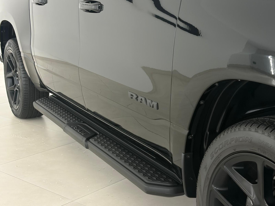 Ram 1500 5.7 V8 4x4 Laramie Night