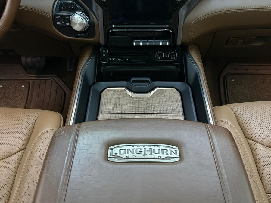 Dodge RAM 1500 5.7 V8 4x4 Limited Longhorn Massage