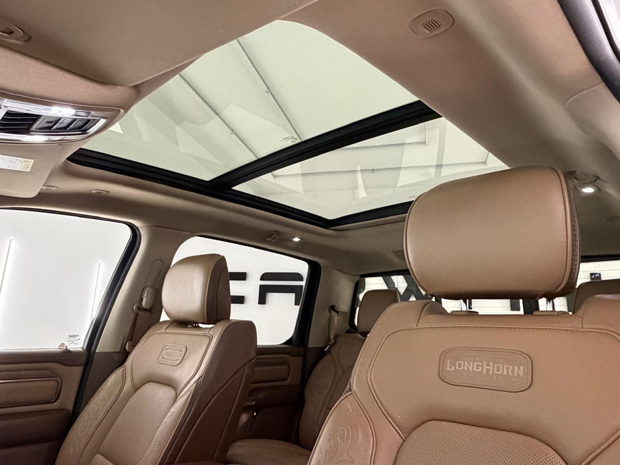 Dodge RAM 1500 5.7 V8 4x4 Limited Longhorn Massage