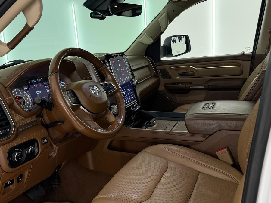 Dodge RAM 1500 5.7 V8 4x4 Limited Longhorn Massage