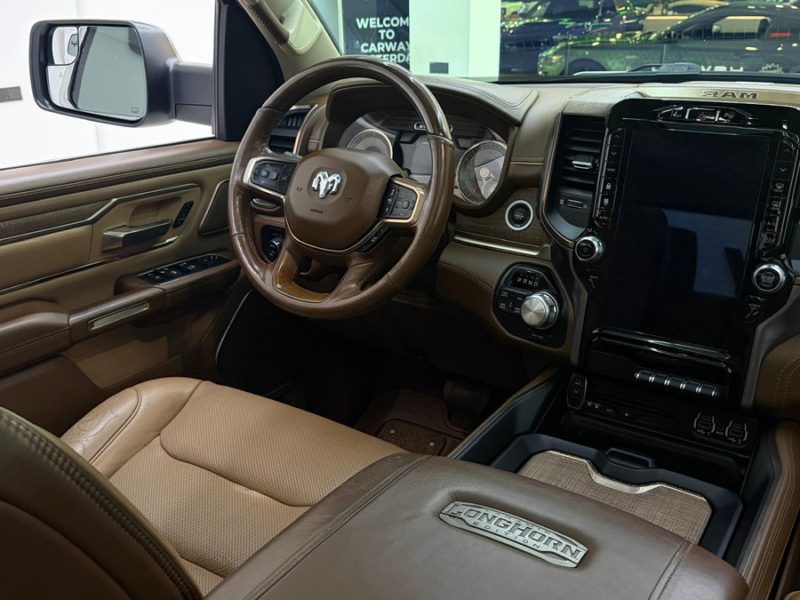 Dodge RAM 1500 5.7 V8 4x4 Limited Longhorn Massage