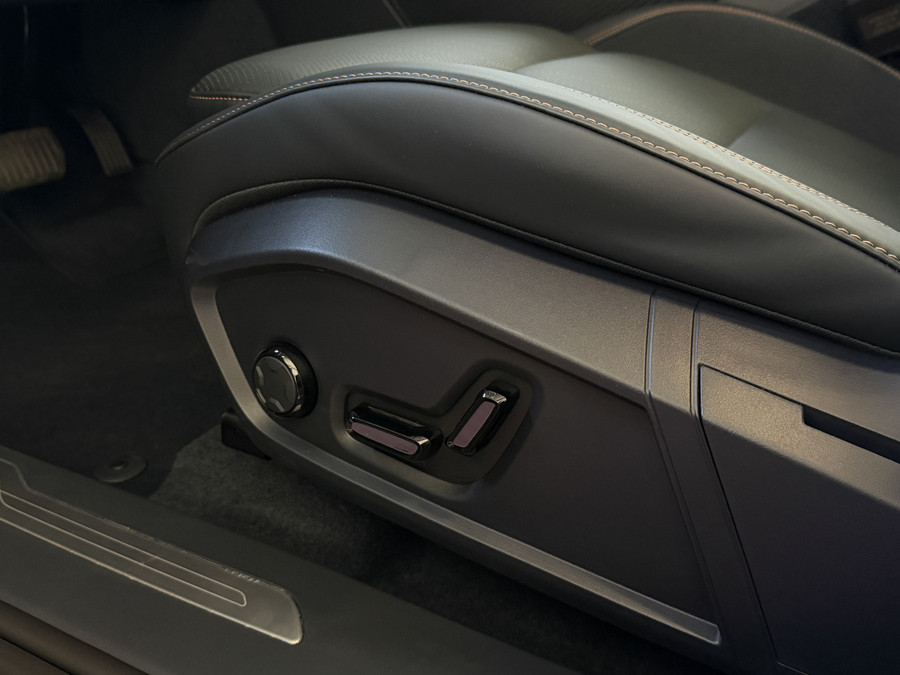 Lynk & Co 08 2026 345PK MORE HYBRIDE MASSAGE STOEL VERW/VENTILATIE PANO MATRIX LED HARMAN KARDON NIEUWE AUTO 360°