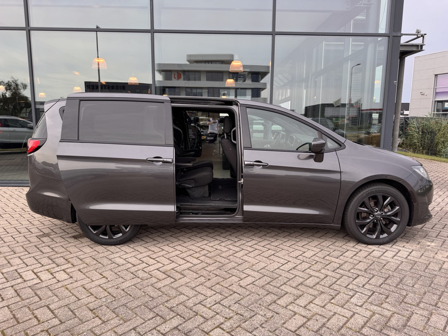 Chrysler Pacifica S