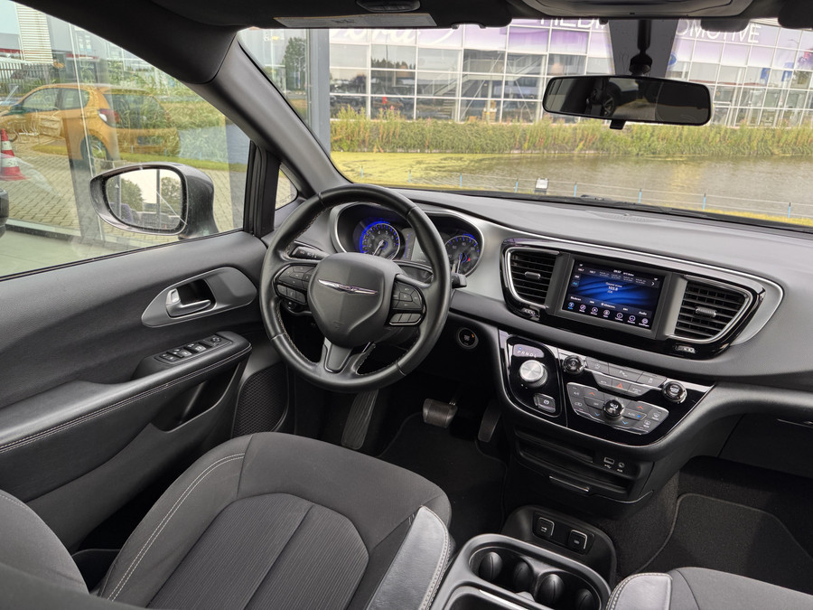 Chrysler Pacifica S