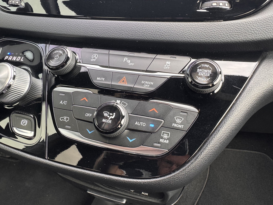 Chrysler Pacifica S