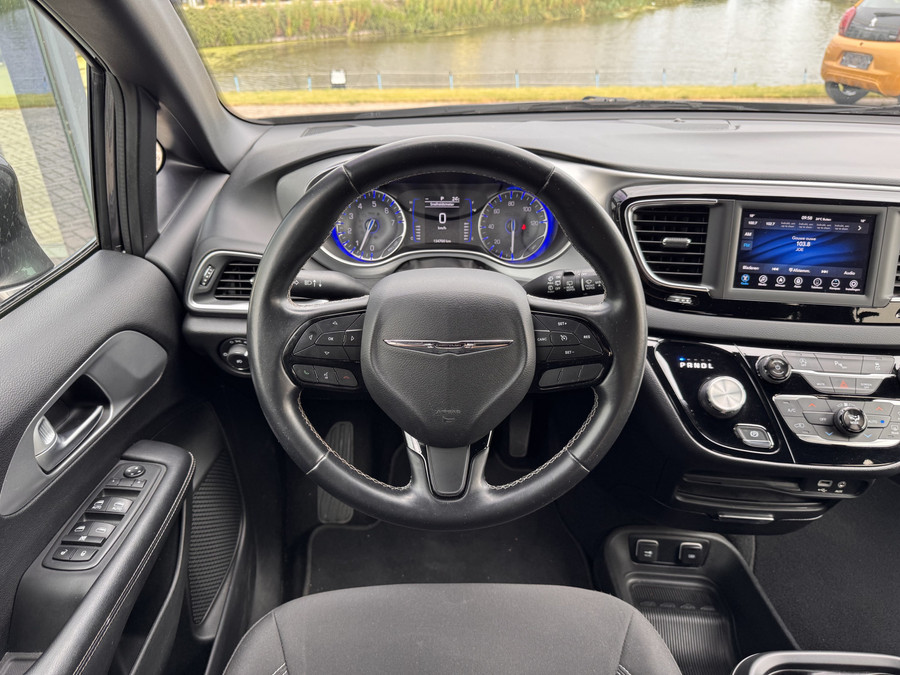 Chrysler Pacifica S