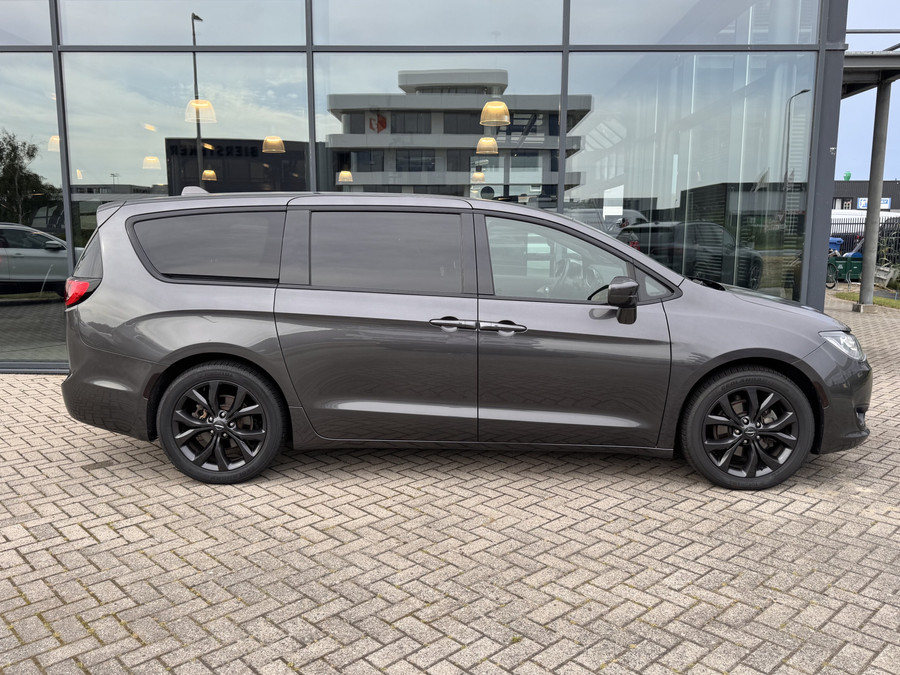 Chrysler Pacifica S