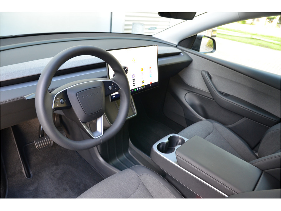 Tesla Model Y Standard RWD 58 kWh