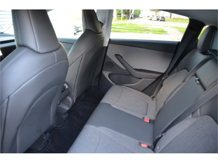 Tesla Model Y Standard RWD 58 kWh
