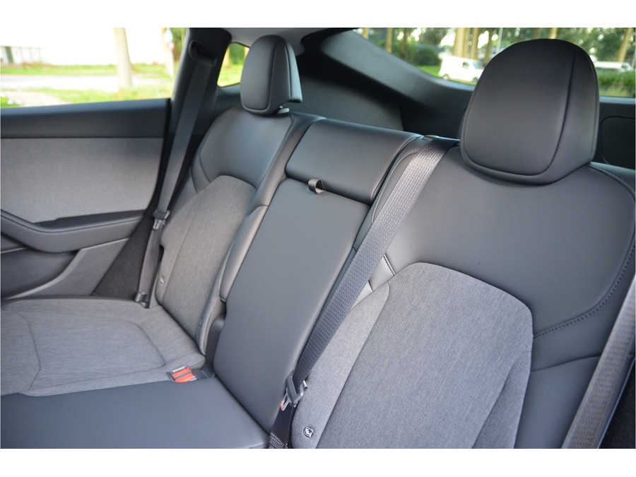 Tesla Model Y Standard RWD 58 kWh
