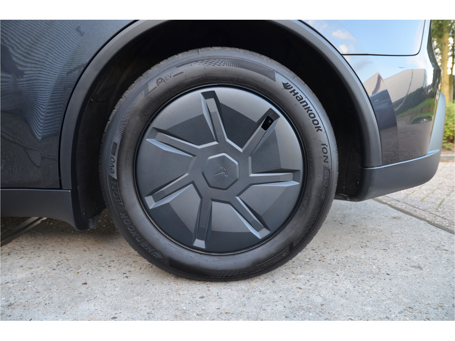 Tesla Model Y Standard RWD 58 kWh