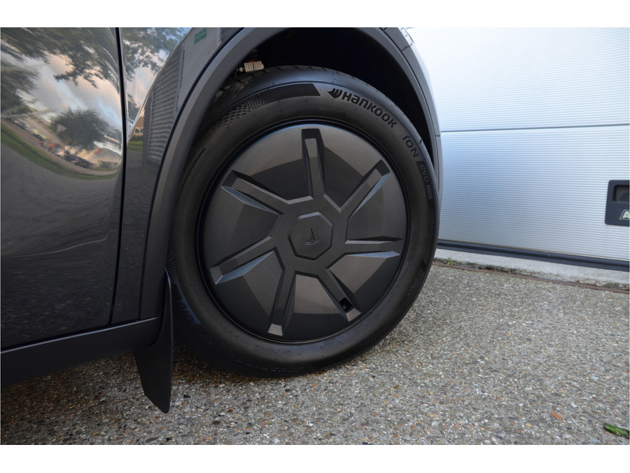 Tesla Model Y Standard RWD 58 kWh