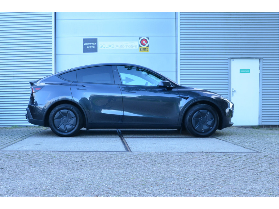 Tesla Model Y Standard RWD 58 kWh