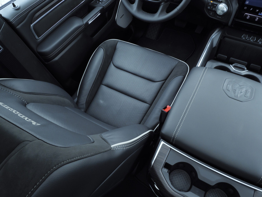 Dodge Ram 1500 | Laramie | Premium Night | 3.0L I6 Hurricane | Crew Cab | 4X4 |