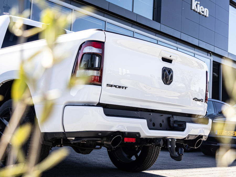 Dodge RAM 1500 5.7 V8 4x4 Crew Cab Sport Night edition