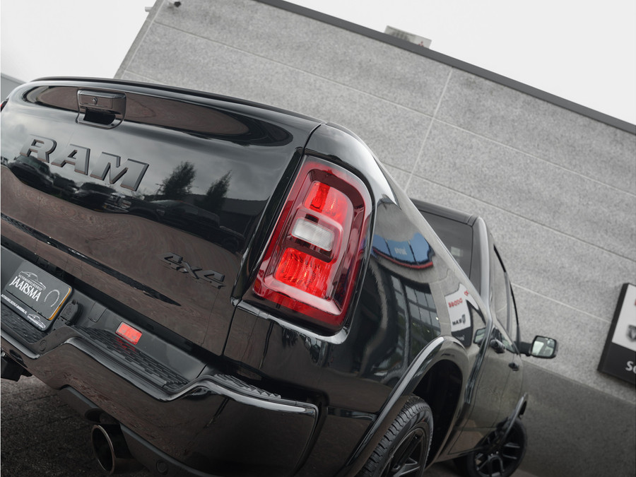 Dodge RAM 1500 Laramie Night SST Hurricane 426pk