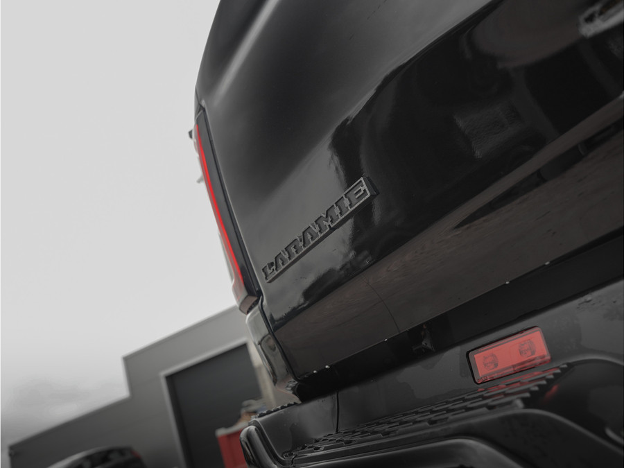 Dodge RAM 1500 Laramie Night SST Hurricane 426pk