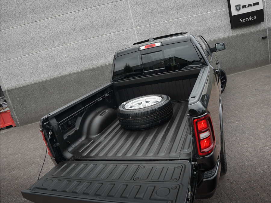 Dodge RAM 1500 Laramie Night SST Hurricane 426pk