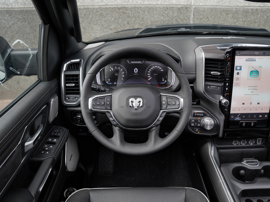 Dodge RAM 1500 Laramie Night SST Hurricane 426pk