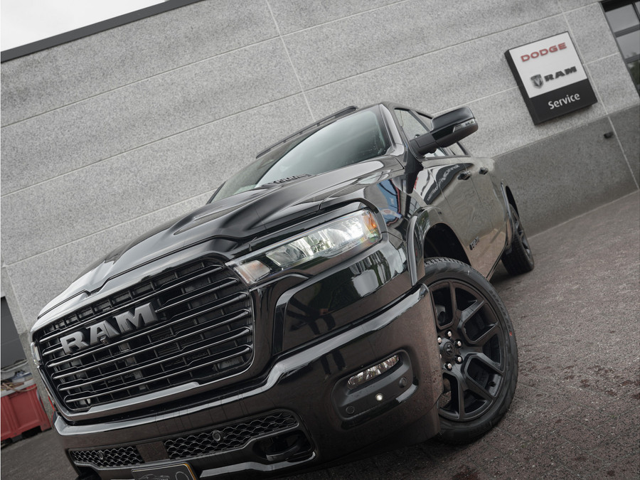 Dodge RAM 1500 Laramie Night SST Hurricane 426pk