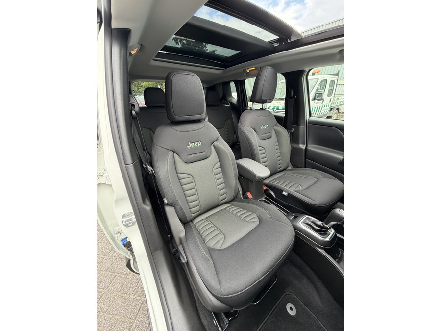 Jeep Renegade 4xe 240 Plug-in Hybrid Electric Trailhawk 4WD (Elektrisch Schuifdak - Stoel-/- stuurwielverwarming -