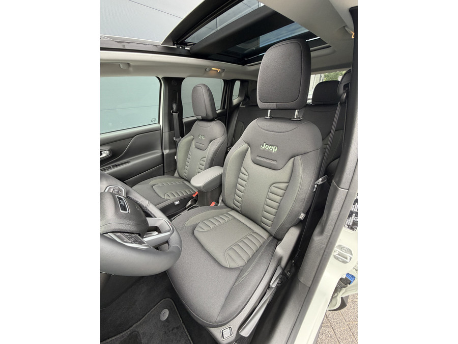 Jeep Renegade 4xe 240 Plug-in Hybrid Electric Trailhawk 4WD (Elektrisch Schuifdak - Stoel-/- stuurwielverwarming -