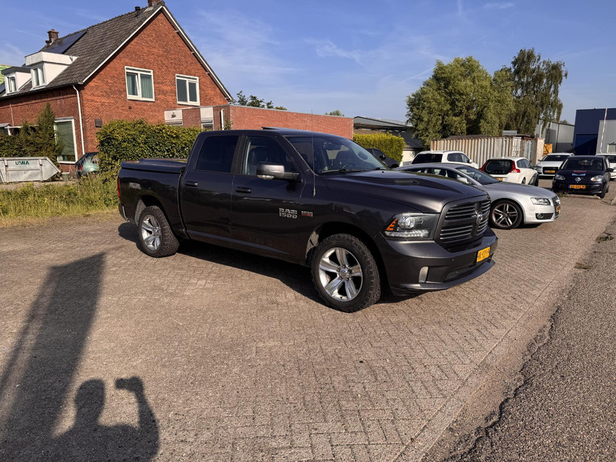 Dodge RAM 1500 5.7 V8 Quad Cab 6'4