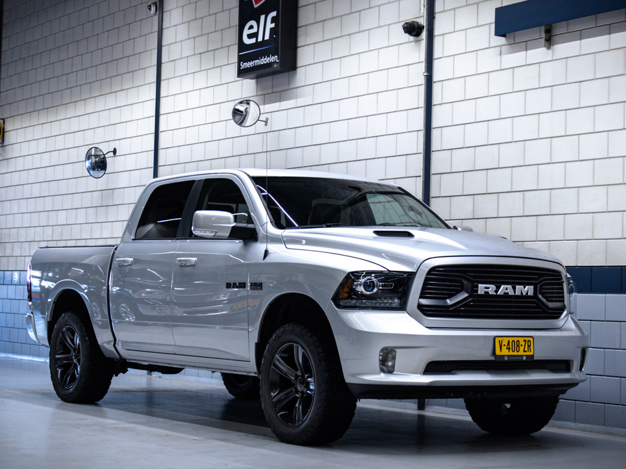 Dodge Ram 1500 Sport | 5.7L HEMI V8 4x4