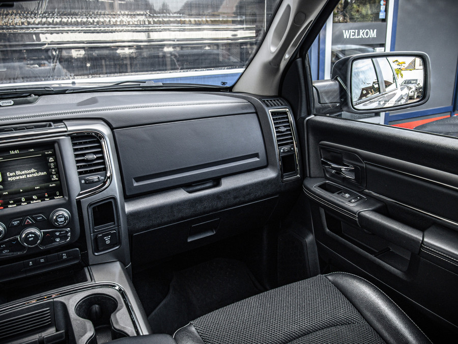 Dodge RAM 1500 Sport | 5.7L HEMI V8 4x4