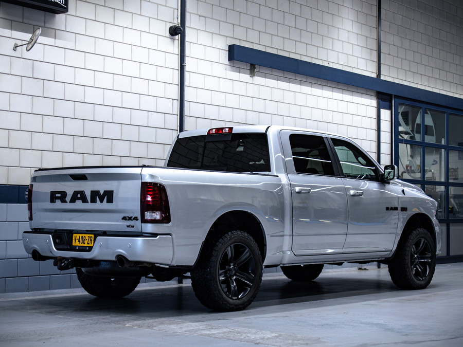 Dodge RAM 1500 Sport | 5.7L HEMI V8 4x4