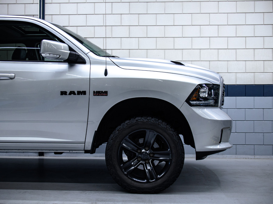 Dodge RAM 1500 Sport | 5.7L HEMI V8 4x4