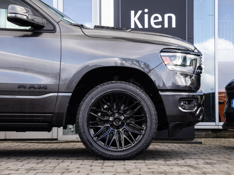 Dodge RAM 1500 5.7 V8 4x4 Crew Cab Dominator