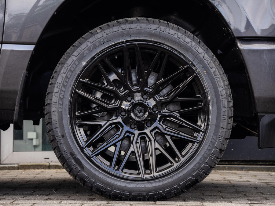Dodge RAM 1500 5.7 V8 4x4 Crew Cab Dominator